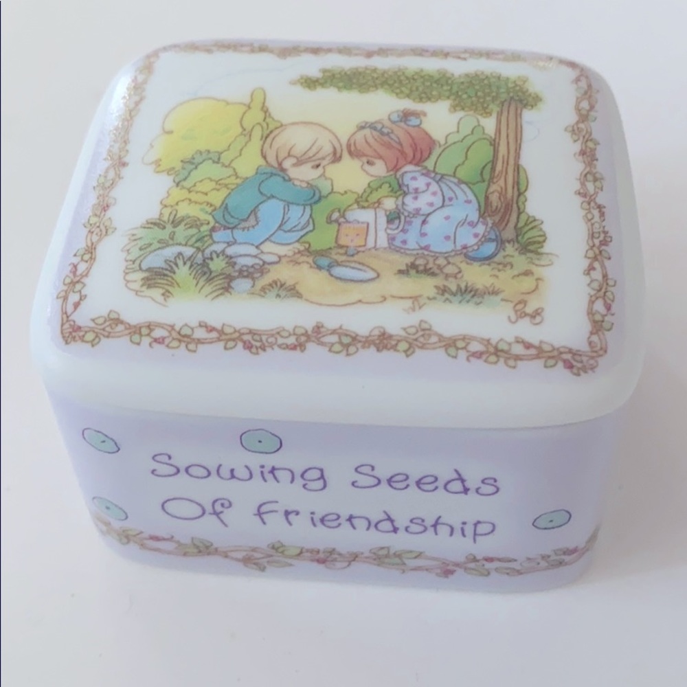 ❤️ Precious Moments Friendship Porcelain Box